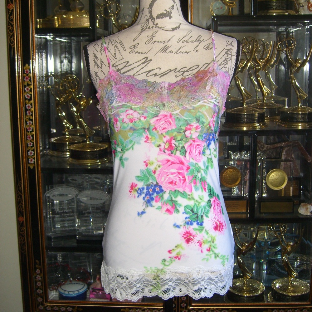 FOREVER 21 FLORAL PRINT LACE CAMISOLE TOP M